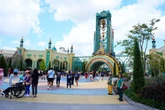 BREAKING Man in his 30s dies after riding rollercoaster at new Universal theme park