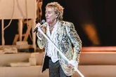 Rod Stewart's savage five-word dig at Donald Trump during live performance