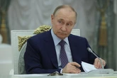 Donald Trump sent chilling WW3 warning by Vladimir Putin as Russia's rhetoric ramps up
