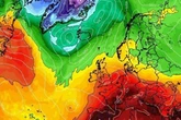 UK set to sizzle as temperatures soar to 33C with mini heatwave just days away
