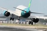 Multiple planes struggle to land at Heathrow Airport as strong winds batter UK