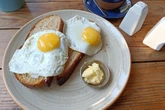 TikTok user shares how to make perfect fried eggs in 40 seconds with no washing up