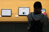 Apple fans rush to snap up £17 iPad Air deal that Samsung can't compete with