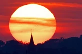 Next mini-heatwave set to hit UK with 17 counties in England feeling it