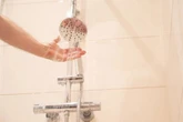Millions of UK households urged to change timing of showers as heatwave hits