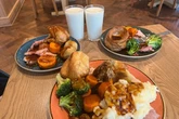 Mum applauds pub chain with gigantic cakes where two kids eat free this summer