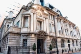 Inside swanky hotel where Noel Gallagher is staying in luxury during Oasis reunion