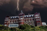 The hotel from a nostalgic 90s Halloween movie is now open for spooky sleepovers