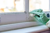 Five-minute window rule to remove mould and condensation from windows