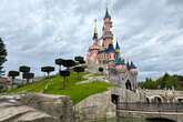 People planning to visit Disneyland Paris can save hundreds by calling this number