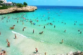 UK tourists flock to Majorca in defiance of anti-tourist protests
