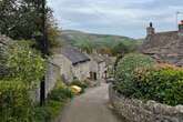 The Peak District walk with a pretty village, amazing views and a cosy pub at the end