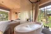 New treehouses with bath tubs overlooking forests 90 mins from Birmingham