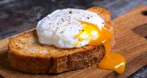 Woman's 'perfect' way to poach eggs - but some say it's too dangerous to try