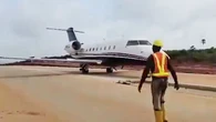 Pilot z fantazją. Wylądował odrzutowcem na polnej drodze. Potem poleciał dalej