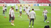 Ostatni trening i w drogę. Reprezentacja Polski wyruszyła do Szwecji