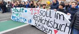 „Keine Böcke auf Höcke“ 2000 Berliner Schüler demonstrieren gegen Rechtsextremismus