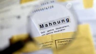 Berliner achten stärker aufs Geld Weniger Überschuldungen trotz wirtschaftlicher Talfahrt