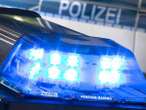 Polizisten holen Mann von Dach 44-Jähriger zeigt Hitlergruß in Friedrichshain