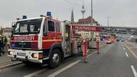 Einsatz in Berlin-Mitte Feuerwehr zieht Person aus der Spree