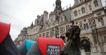 Polícia expulsa centenas de imigrantes em protesto no centro de Paris