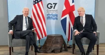 Premiê britânico saúda Biden como "um grande sopro de ar fresco"