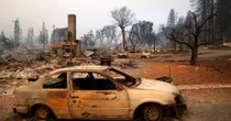 Maior incêndio florestal da Califórnia deixa cidade histórica em cinzas