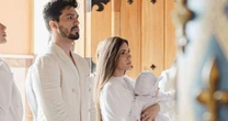 Bolo em forma de flor rouba a cena no batizado luxuoso da filha de Luan Santana