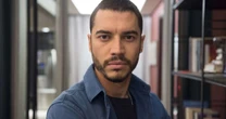 Lee Taylor conta como foi sua preparação para fazer o delegado em 'Dias Perfeitos'