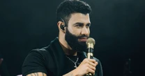 Gusttavo Lima se emociona com homenagem de mãe ao filho falecido