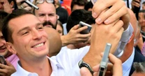 Franceses escolhem líder da extrema direita como personalidade política preferida para passar férias
