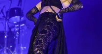 Anitta canta música nova em show e fãs questionam estratégias futuras da era "EQUILIBRIVM"