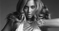 Beyoncé interrompe show após falha em carro suspenso