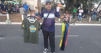 Camisetas, faixas e até bancos para sentar: Marcha para Jesus é tradição para ambulantes