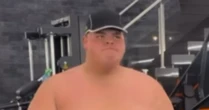 UAU! Depois de perder 100kg, Gordão da XJ faz treino sem camisa e chama a atenção
