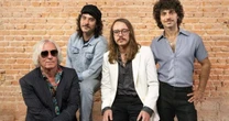 Colomy lança "Rádio" com a participação de Peter Buck, do R.E.M.