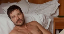 Leandro Lima entra no clima de 'Vale Tudo' e faz ensaio provocante: 'Biscoitagem'
