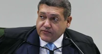 Nunes Marques dá prazo de 20 dias para PGR avaliar pedido de revisão de condenação de Jair Bolsonaro