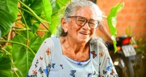 'Sempre tive fé', diz idosa que conseguiu aposentadoria aos 101 após ajuda da neta