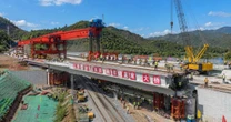 Engenharia chinesa chama atenção após substituir viaduto sob linha férrea em operação em menos de 24 horas