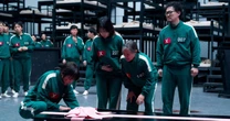 'Quando o caixão é aberto...': 'Round 6' impacta logo nos primeiros minutos da terceira temporada com personagem 'voltando dos mortos'