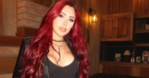 Alicia X relembra que quase morreu por silicone: 'Acordei sem o peito'