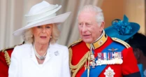 Leitura labial revela que Charles e Camilla falaram mal de membro da realeza durante evento: 'Desrespeito'