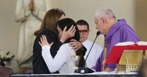 Li Martins quebra silêncio com oração após missa de 7º dia do marido, JP Mantovani: 'Que eu procure mais...'