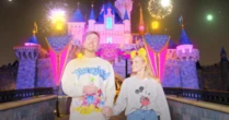 Youtuber fecha Disney por R$ 2 milhões para encontro romântico com noiva: 'Melhor da história'