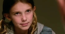 Você lembra que Millie Bobby Brown fez NCIS? A jovem atriz mostrou um vislumbre bem diferente da Eleven