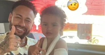 Mavie, filha de Neymar e Bruna Biancardi, é levada ao hospital após machucar braço