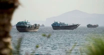 EUA dizem ter atacado radares iranianos, e Kuwait relata ataques com mísseis e drones