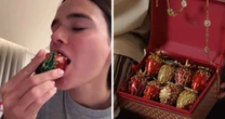 Bruna Marquezine prova morango do amor de R$ 2 mil: 'Da até dó de comer'