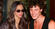 Não se desgrudam! Bruna Marquezine e Shawn Mendes se jogam em roda de samba com Dua Lipa e Sasha Meneghel. Veja vídeos e fotos!
